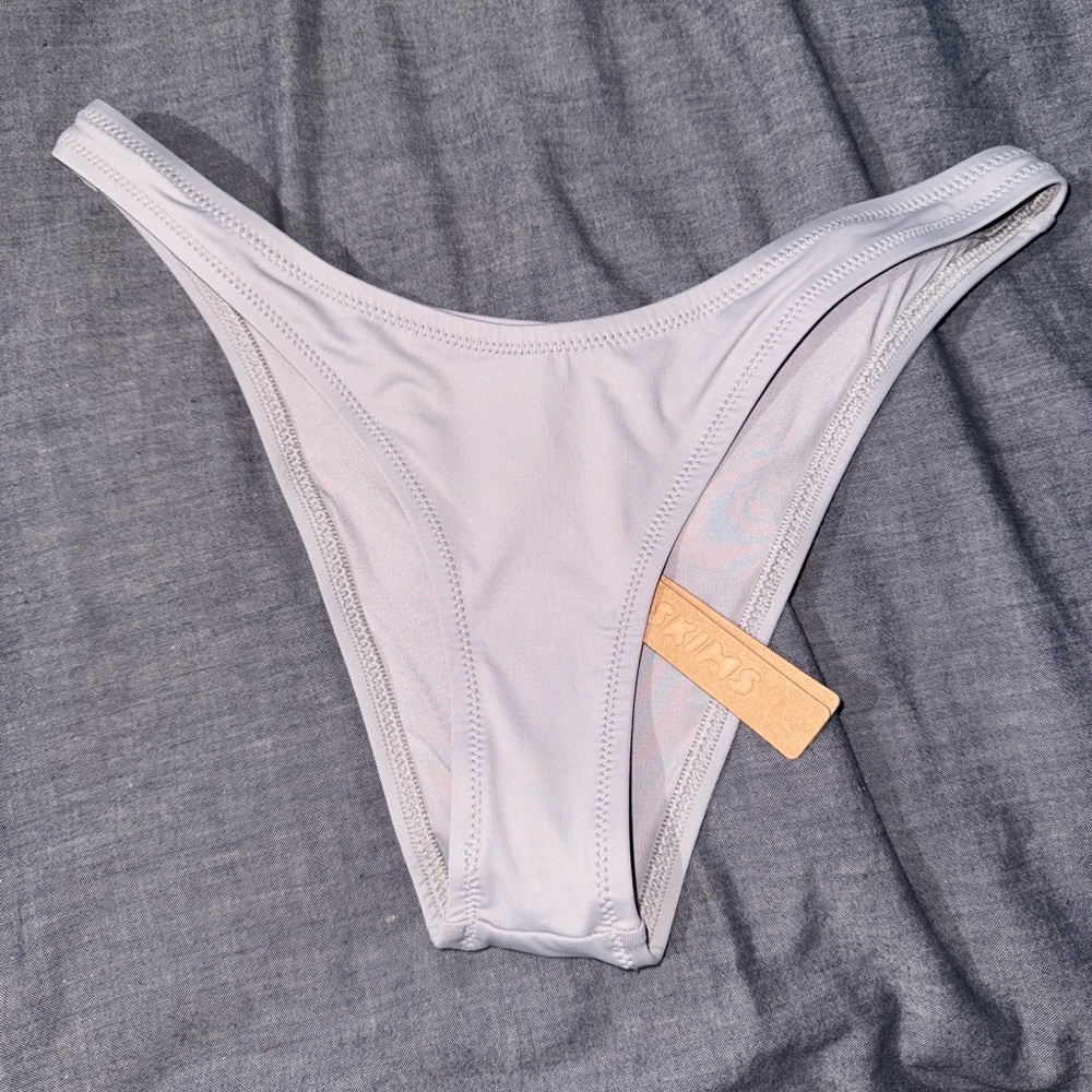 Skims SWIM
CHEEKY TANGA